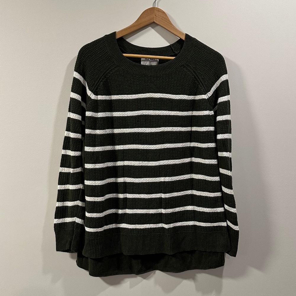 Old Navy Sweater Women’s Size L  Dark Green and White Stripes  Crew Neck